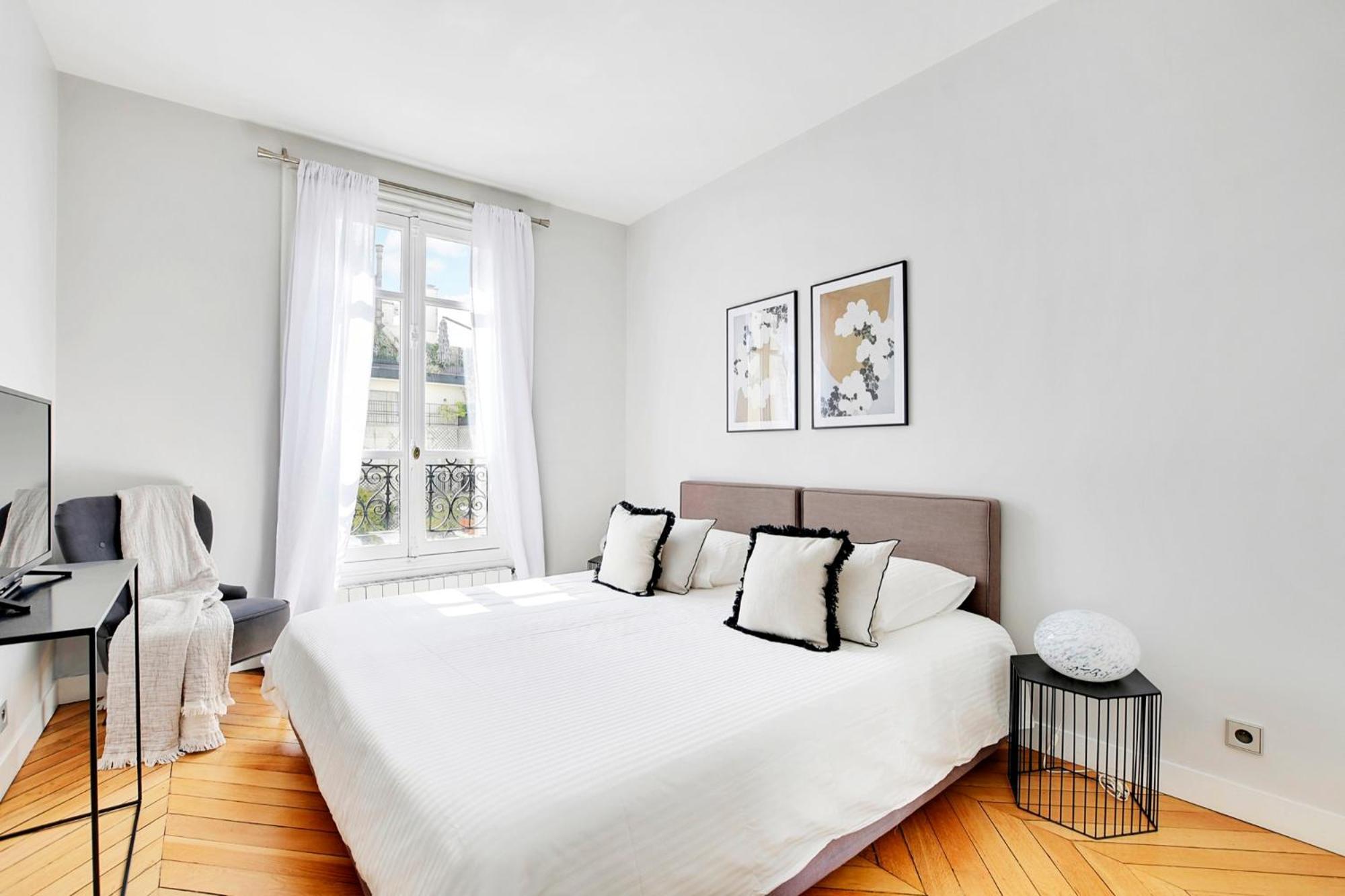 Eiffel Tower View Apartment Paris Exterior photo