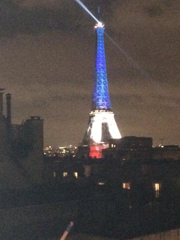 Eiffel Tower View Apartment Paris Exterior photo